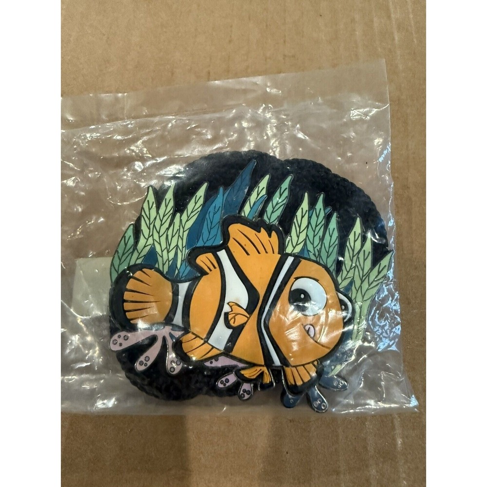 Disney Theme Parks Cast Member Finding Nemo Limited Release 1000 Lanyard